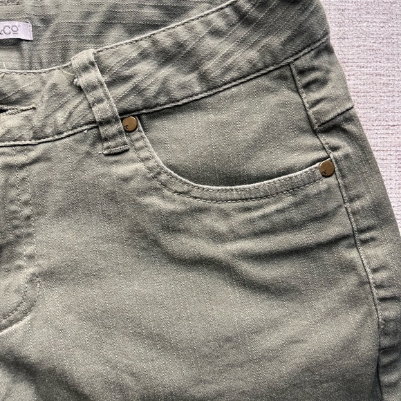 Title Nine Sequoia Short :: Size 4 :: Green - Picture 4 of 9